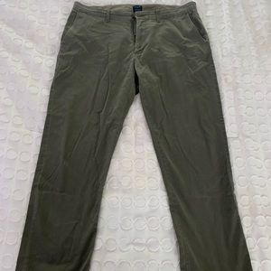 JCrew Olive green flex fabric chino. Size 36x32
